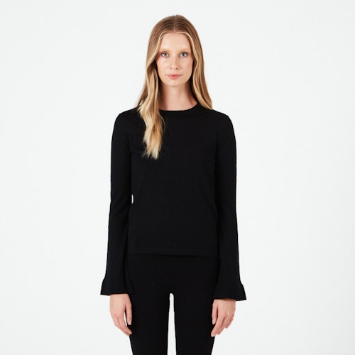 OLGA. Fine knit cashmere sweater with trumpet sleeve. Black.